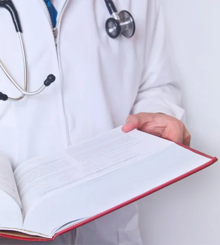 Врач с книгой
